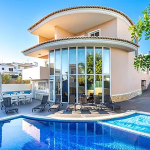 Full Private 300sqm Jacuzzi Heated Pool Ideal & Quiet Location Villa